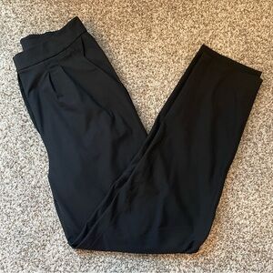 Lululemon Women's Black pleated dress pants size 4